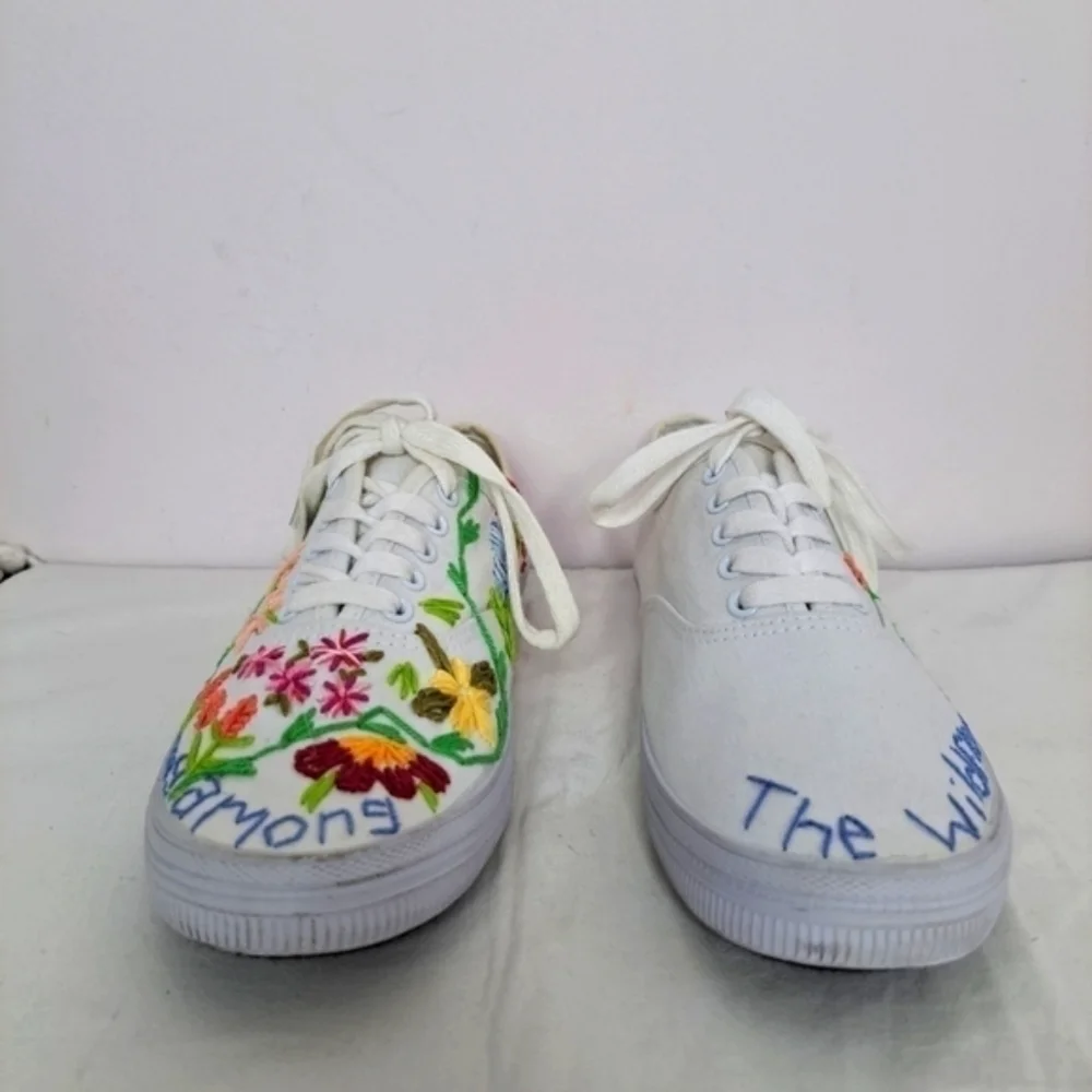 Custom hand embroidered floral canvas tennis shoe 9 - Picture 3 of 13